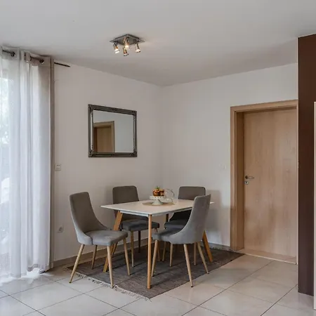 Four Seasons Διαμέρισμα *