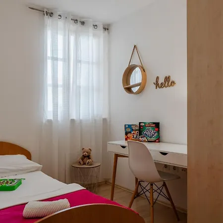 Four Seasons Ζαντάρ