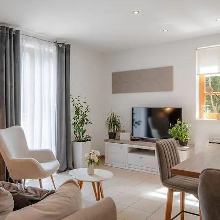 Four Seasons Ζαντάρ