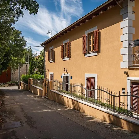 Four Seasons Διαμέρισμα *