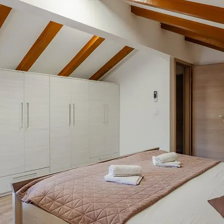 Four Seasons Διαμέρισμα *