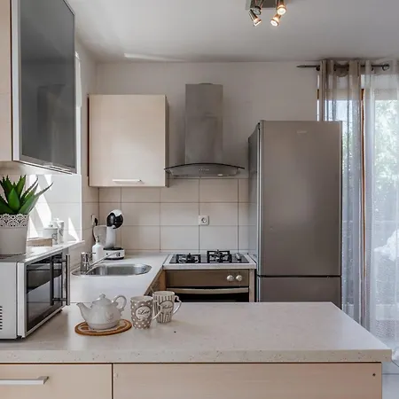 Διαμέρισμα Four Seasons *