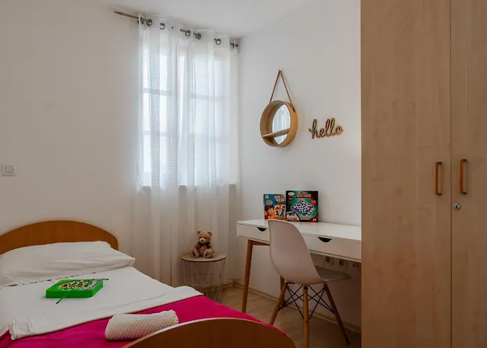 Four Seasons זאדאר