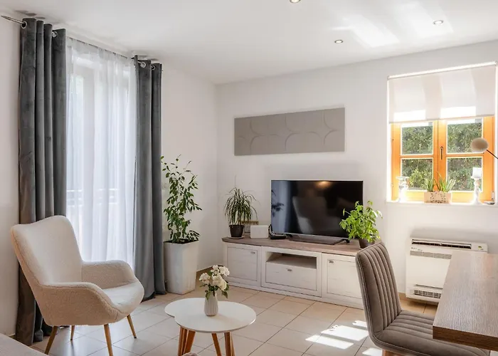 Four Seasons דירה *